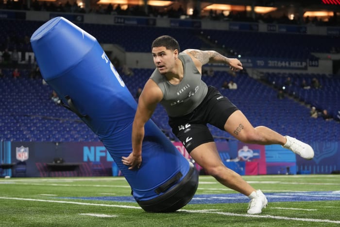 Laiatu Latu runs around a decoy at the combine